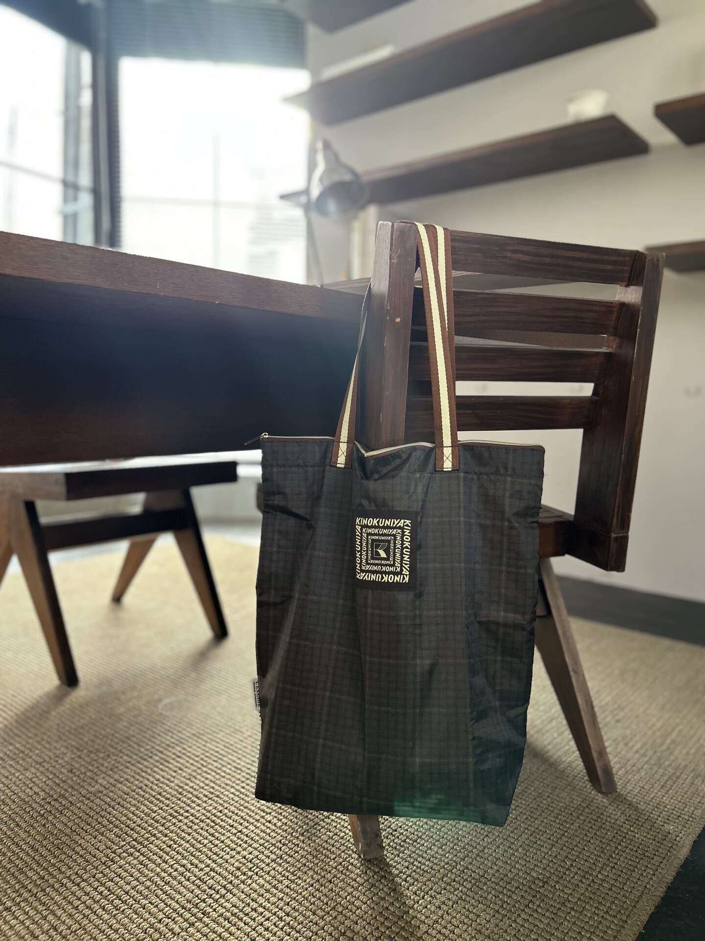 サイズ（約）：H42×W41［最大］×D13㎝