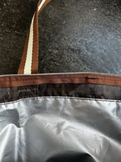 内側は薄手の保冷・保温素材。