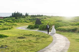 海を臨む絶景と特別なドレスでラグジュアリーな撮影に