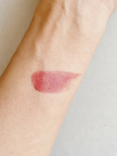 2回重ねてこの発色。重ね方で発色をコントロールしやすいところも◎