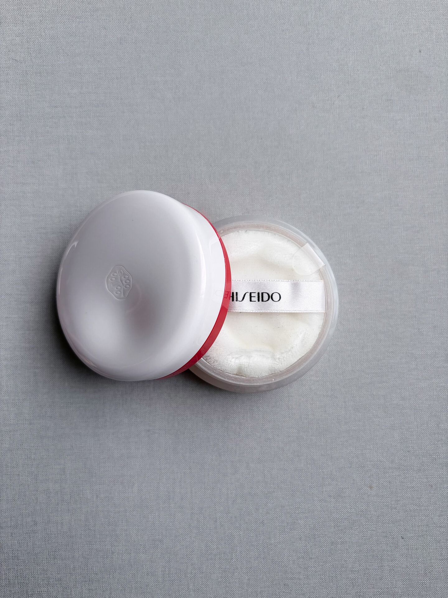SHISEIDO エッセンス スキン セッティングパウダー 01 ¥5,500（SHISEIDO）
