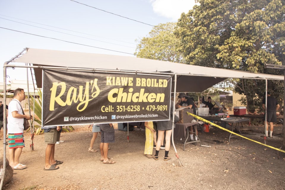 お昼前から長蛇の列！