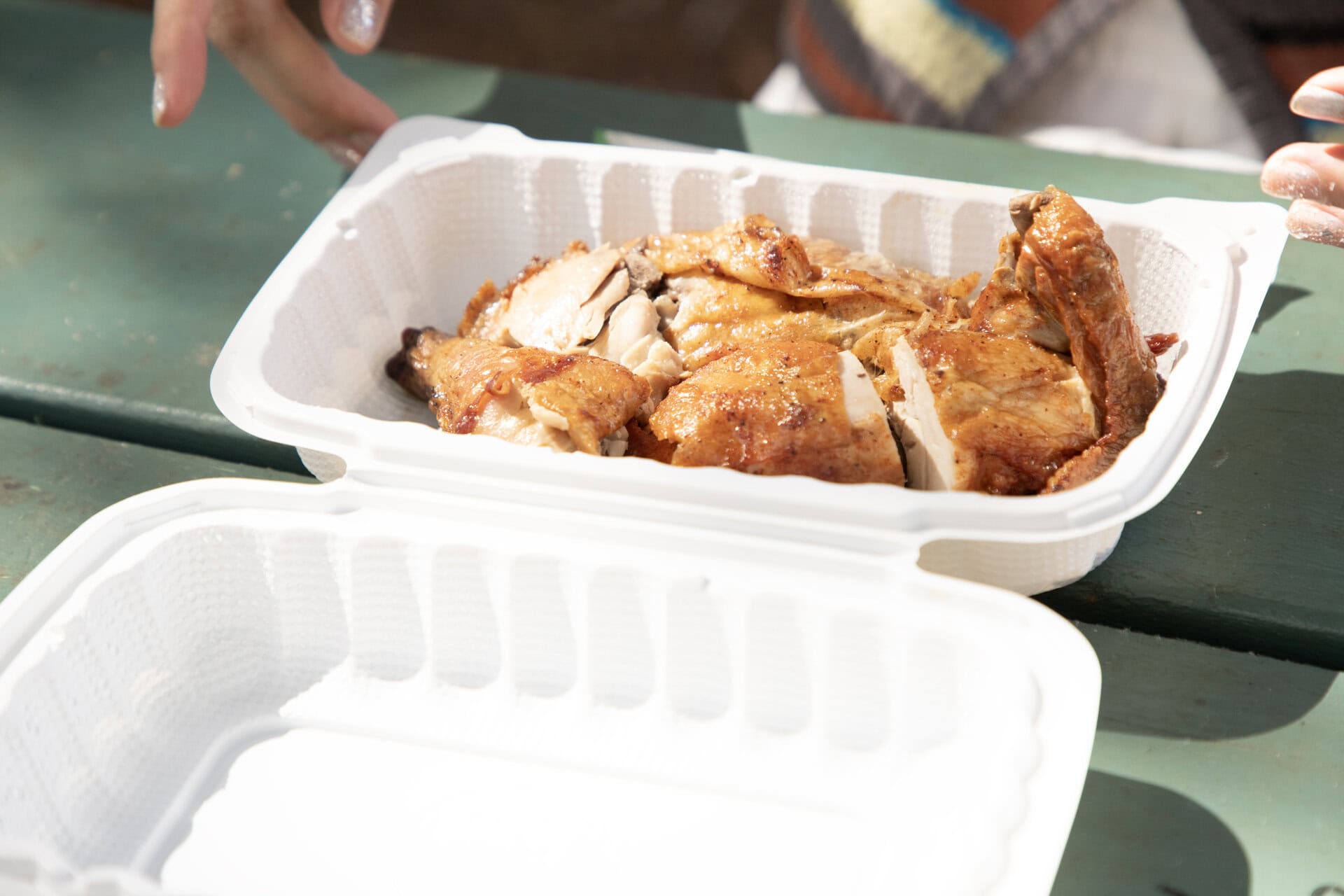 カットして提供してもらいました！ハーフ・チキン$8.75