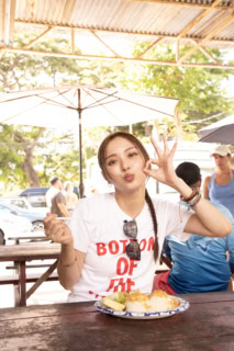 シュリンプはもちろん、このライスもスルスル食べられちゃうんだな～。「チキンからエビまで、おいしい名店が揃っているハレイワ地区。何度かハワイに来ているけれど実はこっちのほうまであまり来た事がなかったんだよね……。こんなに満足度が高いのにもったいなかったな～（涙）。次もまた来たい！」（理央さん）