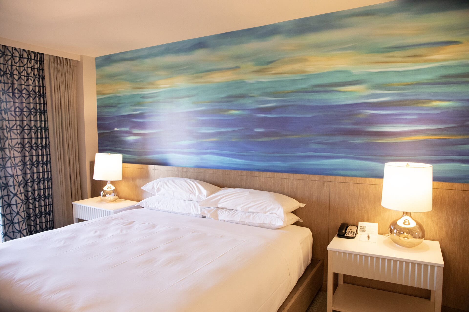 客室は2020年5月に全室リニューアル！ 海と砂浜をイメージした爽やかな雰囲気のお部屋でのんびり過ごして