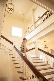 「やっぱりこのホテルは落ち着くわ～」（理央さん）。賑やかなカラカウア通りに面しているのに、一歩足を踏み入れた瞬間、落ち着いた上質空間がお出迎え