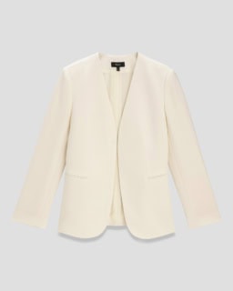 こちらが同素材で人気のホワイト系カラー、今季のカラー名はライス。確かに入学式の記憶を掘り起こすと、キレイ色をきていらっちゃるお母さま方も多かったように思います。