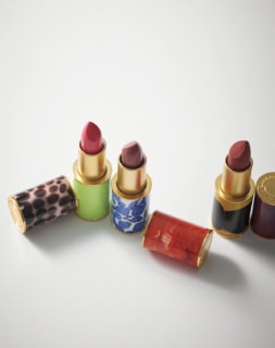 左から：リップスティック 60、同 14 、同 17 レフィル 各¥6,160、ケース 各¥6,160 ※カラーとケースは自由に組み合わせ可。（全てドリス ヴァン ノッテン）