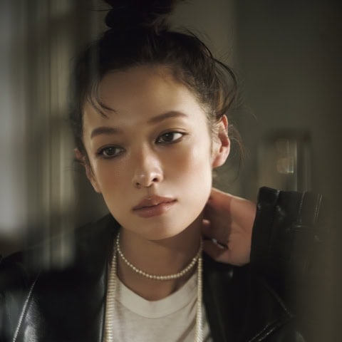 直塗りすればぷるんとボリューミーな幸福リップに「輝く大人顔を作る」【シャネル】のコスメ3選