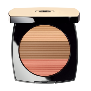 ©CHANEL レ ベージュ ヘルシー グロウ サンキスト パウダー ライト コーラル ¥13,750（シャネル）