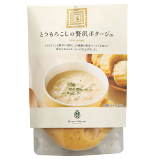 たっぷりのとうもろこしに、34種類の野菜ペーストを合わせた贅沢なポタージュ。トロッと濃厚なスープは1杯で十分な満足感。￥538（紀ノ国屋）