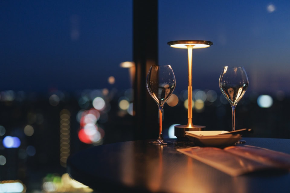 レイディアンス カウントダウン 2025 - 2026 開催日時:2025年12月31日(水)午後11時〜深夜1時00分(L.O. 深夜0時30分) ※DJパフォーマンスは午後11時30分〜深夜0時30分 開催場所:ルーフテラス バー(ハイアット セントリック 金沢14階)