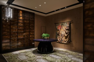 奥へ進むと、旅の疲れを取り払ってくれるようなエレベーターホール。