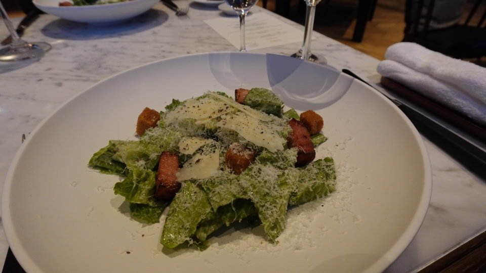 パークハイアットと同じレシピで再現しているシーザーサラダ。