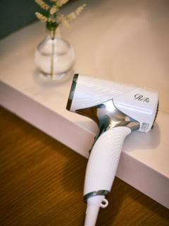 リファビューテック ドライヤー SE 全7色 ¥33,000(MTG)