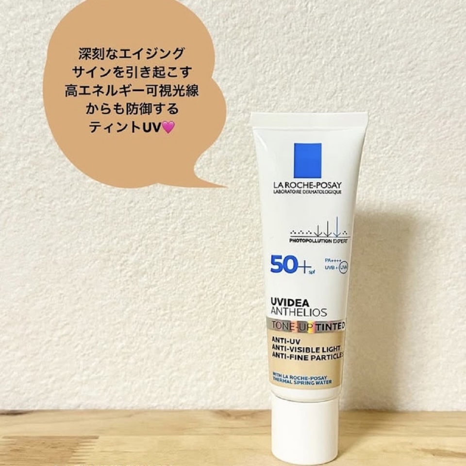 ラ ロッシュ ポゼの、深刻なエイジングサインを引き起こす高エネルギー可視光線から防御するティントUV