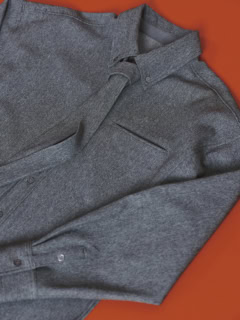 ネクタイ付きシャツ¥25,300(プランクプロジェクト/プランクプロジェクト 青山店)