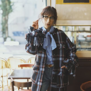 【大人トラッド】ツヤ眼鏡にヒールローファー…「ちょい女らしい小物」投入で即洗練見えします♡