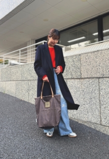 これがショッピングバッグ？ と思わせるような洒落感。大人のスタイリングにも合う！