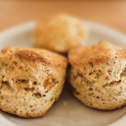 好きな茶葉で作る【紅茶スコーン】の絶品レシピ!ナッツやドライフルーツでアレンジも楽しめる