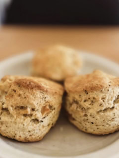 好きな茶葉で作る【紅茶スコーン】の絶品レシピ！ナッツやドライフルーツでアレンジも楽しめる