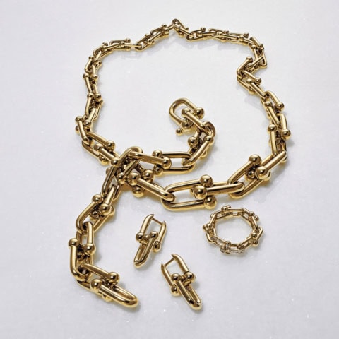 ハードな風貌にキュン♡王道カジュアルに投入で一気に見違える【ティファニー】「ハードウェア」