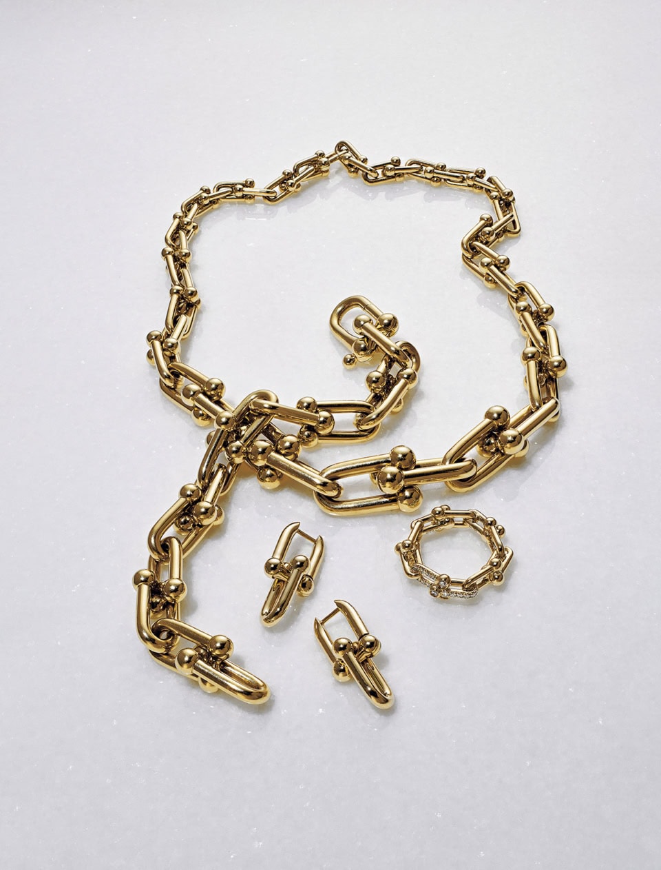 ハードな風貌にキュン♡王道カジュアルに投入で一気に見違える【ティファニー】「ハードウェア」