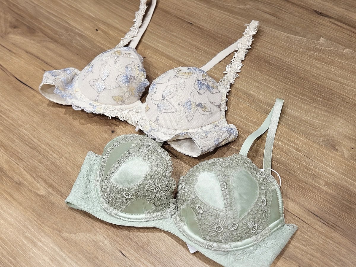 提案してもらったブラジャーを試着