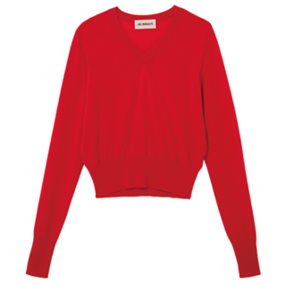 「上質なノンミュールジングウールを使用していて、肌触り最高!」。シーズンレスで着用可能。Vネックニット¥48,400(オブリオ)