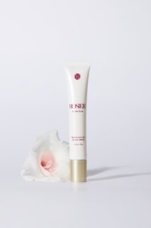 ヴェルサイユ フェムブライトセラム 35g ¥3,300※2026年2月4日(水)Cosme Kitchen/Biopleにて発売開始、2026年2月27日(金)公式オンラインショップ/House of Hermeにて発売開始