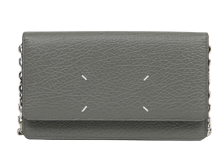 チェーンウォレット［H11×W19×D4cm／札入れ1、小銭入れ1、カードスリット6、ポケット1］ ¥135,300※ストラップ付き（メゾン マルジェラ／マルジェラ ジャパン クライアントサービス）