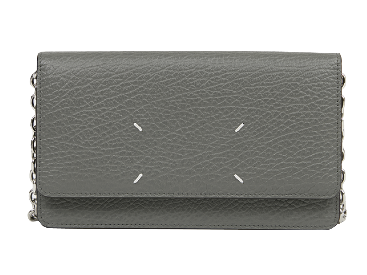 チェーンウォレット［H11×W19×D4cm／札入れ1、小銭入れ1、カードスリット6、ポケット1］ ¥135,300※ストラップ付き（メゾン マルジェラ／マルジェラ ジャパン クライアントサービス）