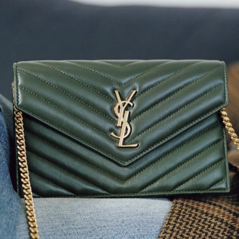 心ときめくお財布で新年をアップデート!バッグ見えして手ぶら派に推す【ショルダータイプ】7選