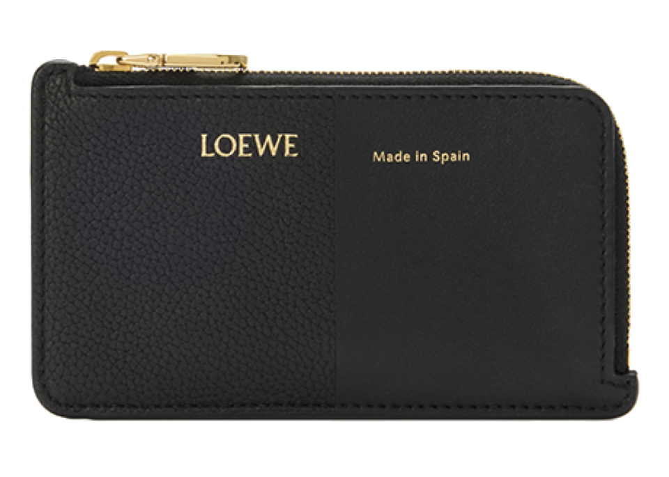 〈デュエット コインカードホルダー〉［H7.5×W13×D1cm／札入れ0、小銭入れ1、カードスリット4、ポケット0］ ¥59,400（ロエベ／ロエベ ジャパン クライアントサービス）