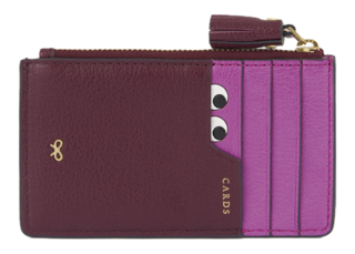 〈ジップ・カードケース〉［H8×W13×D1.5cm／札入れ0、小銭入れ1、カードスリット4、ポケット1］¥39,600（アニヤ・ハインドマーチ／アニヤ・ハインドマーチ ジャパン）