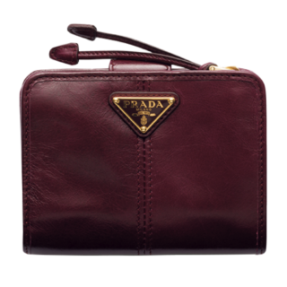 財布［H8.5×W12cm／札入れ1、小銭入れ1、カードスリット4、ポケット5］ ¥138,600※予定価格（プラダ／プラダ クライアントサービス）