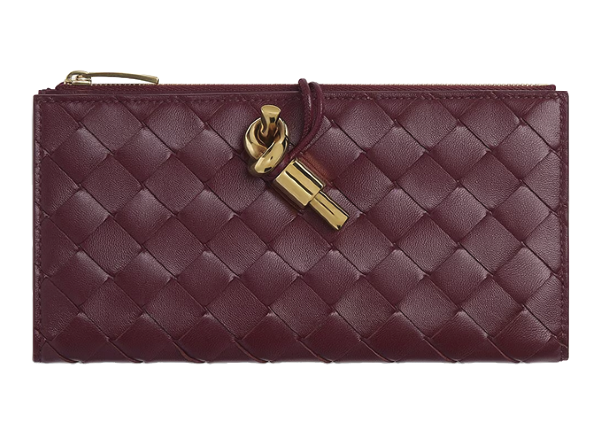 〈アンディアーモ ロングウォレット〉［H9.5×W19×D0.5cm／札入れ2、小銭入れ1、カードスリット12、ポケット0］ ¥198,000（ボッテガ・ヴェネタ／ボッテガ・ヴェネタ ジャパン）