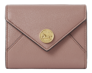 〈ENVELOPEスモールトリフォールド〉［H10×W11cm／札入れ1、小銭入れ1、カードスリット6、ポケット0］ ¥89,100（クロエ／クロエ カスタマーリレーションズ）