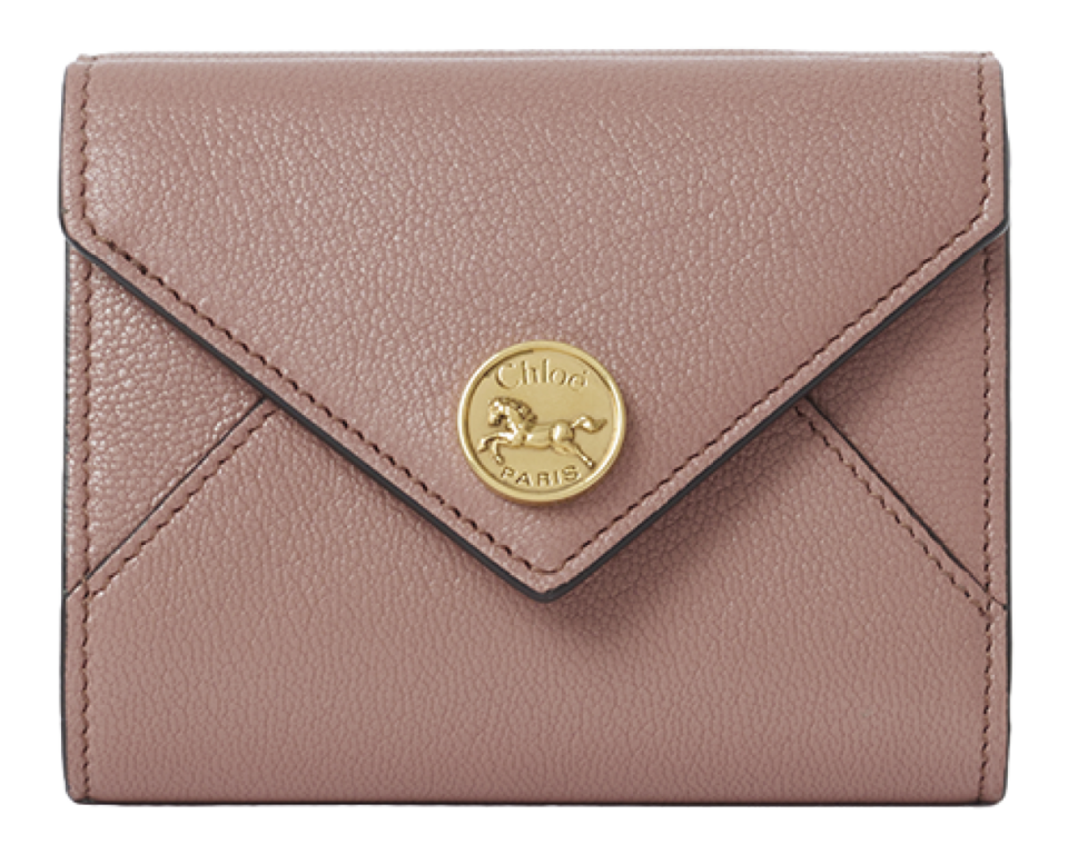 〈ENVELOPEスモールトリフォールド〉［H10×W11cm／札入れ1、小銭入れ1、カードスリット6、ポケット0］ ¥89,100（クロエ／クロエ カスタマーリレーションズ）