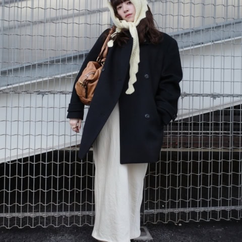 【40代スナップ】冬コーデに差し色♡レモンイエローの「ニットスカーフ」が可愛い｜前坂美結さん