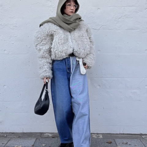 【40代スナップ】トレンドです♡ 「フーディーストール」が可愛く暖かくて大活躍！｜萩原美緒さん