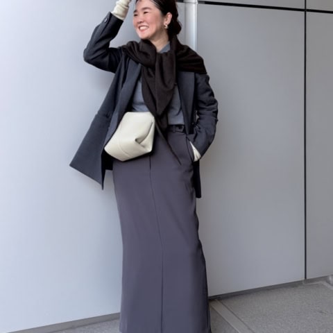 【40代スナップ】「三角ニットストール」で、洒落感もトレンド感も防寒も叶う♡｜目黒越子さん