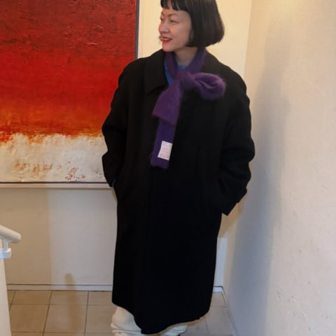 【40代スナップ】シックなコートスタイルにふわモコ「冬小物」で洒落感を底上げ!|髙本千晶さん