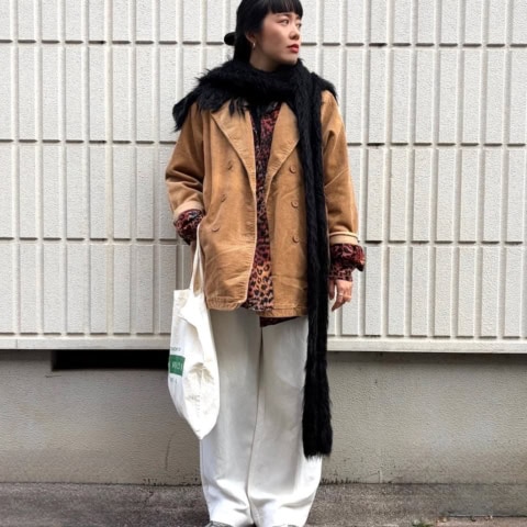 【40代スナップ】大人の古着コーデのお手本!毛足の長い「マフラー」でモードに味付け|佃 今日子さん