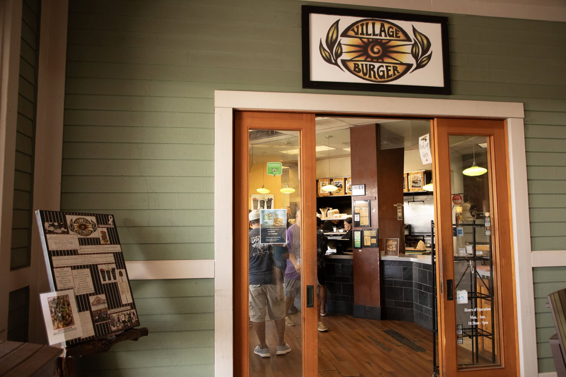 絵になる洒落た入り口が目印！