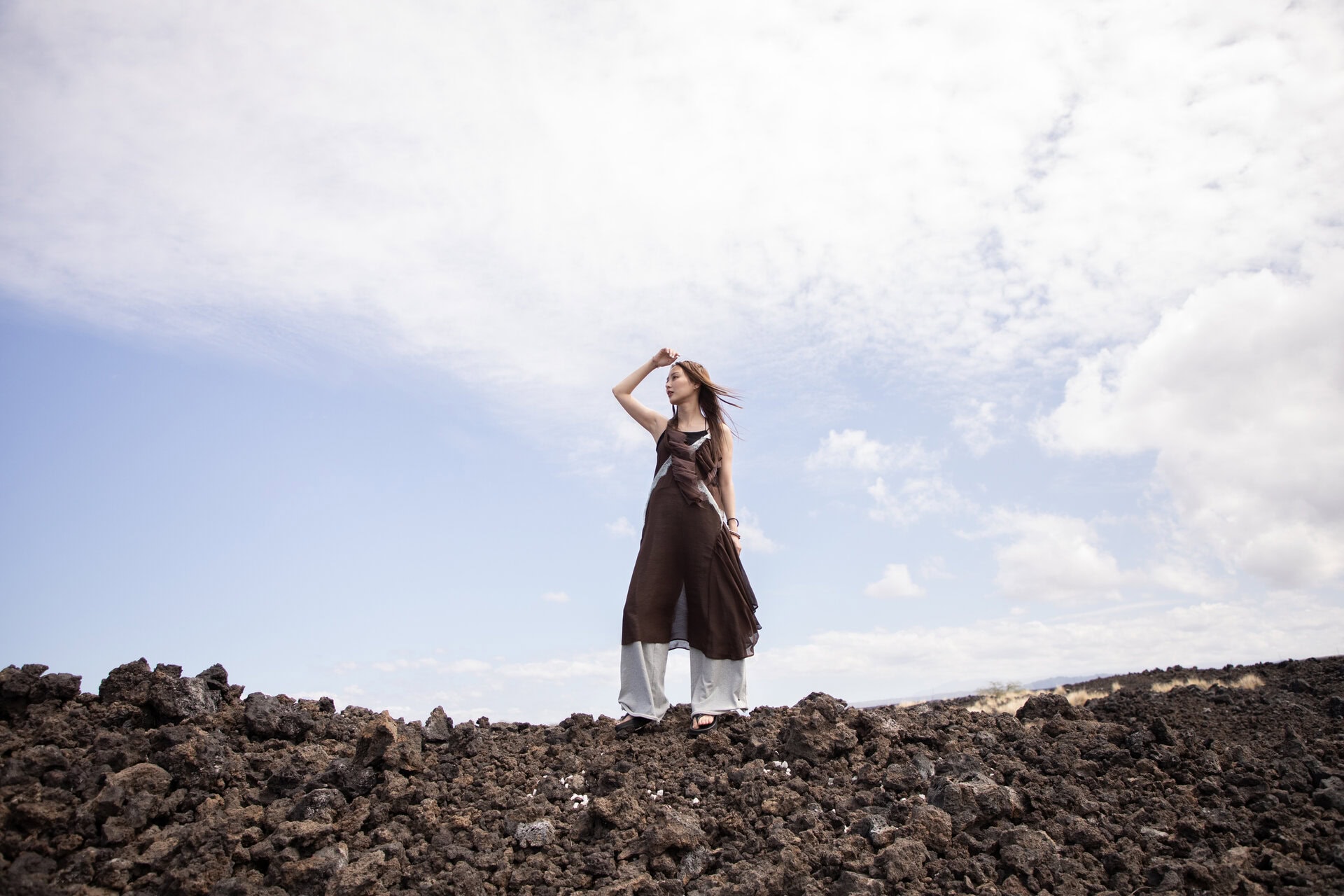 「ついに来た！ ビッグアイランド！」理央さんも心地よいハワイの風を浴びて、深呼吸