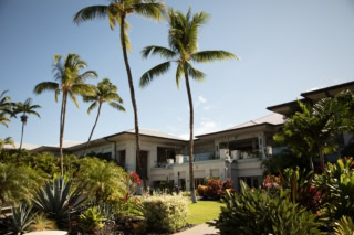 朝食の会場となる【オーキッド・コート】は、吹き抜ける風が心地よい開放感あふれる空間