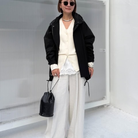 【40代スナップ】「サングラス」投入の「モノトーンコーデ」が超洒落てる!|野村麻里子さん