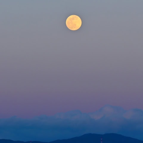 2026年2月の満月は2日(月)の7時9分。月末月初は体調不良にご注意ください