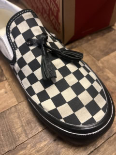 シボ感があって表情豊かなタッセルは、フランスの高級老舗タンナ・アルラン社のゴートレザー製